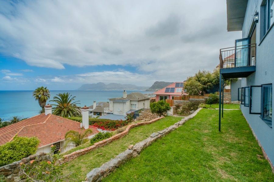 To Let 4 Bedroom Property for Rent in St James Western Cape